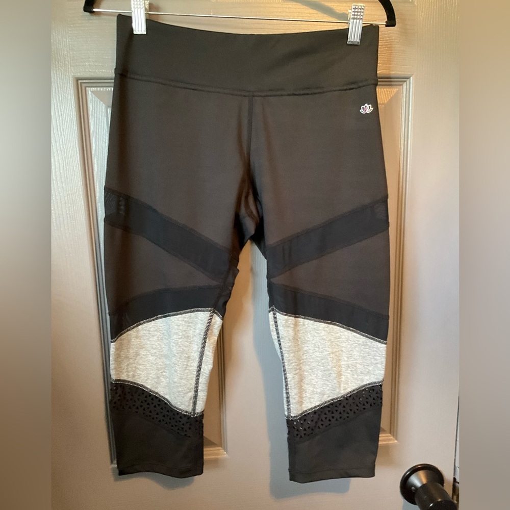 PL Movement medium black cropped leggings